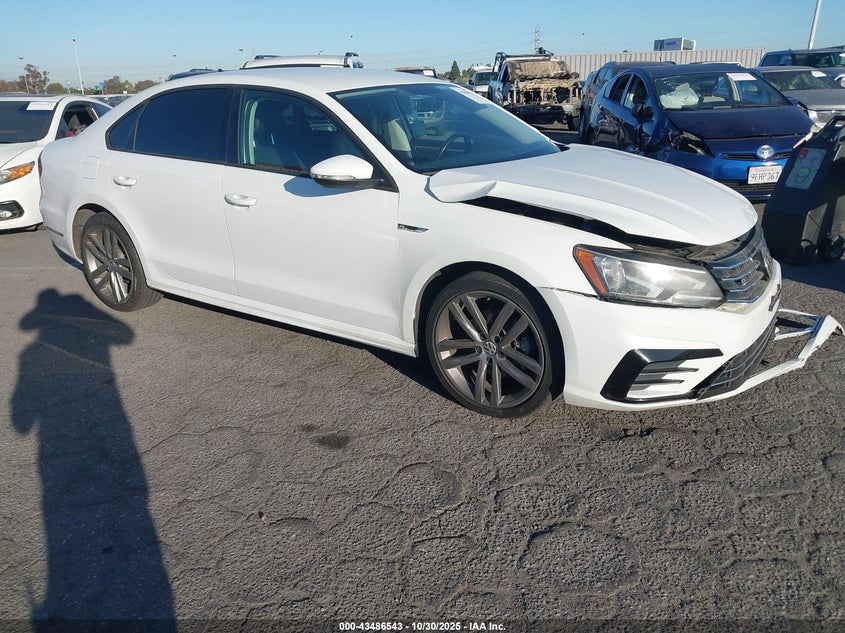 2018 VOLKSWAGEN PASSAT White VIN: 1VWAA7A35JC022477