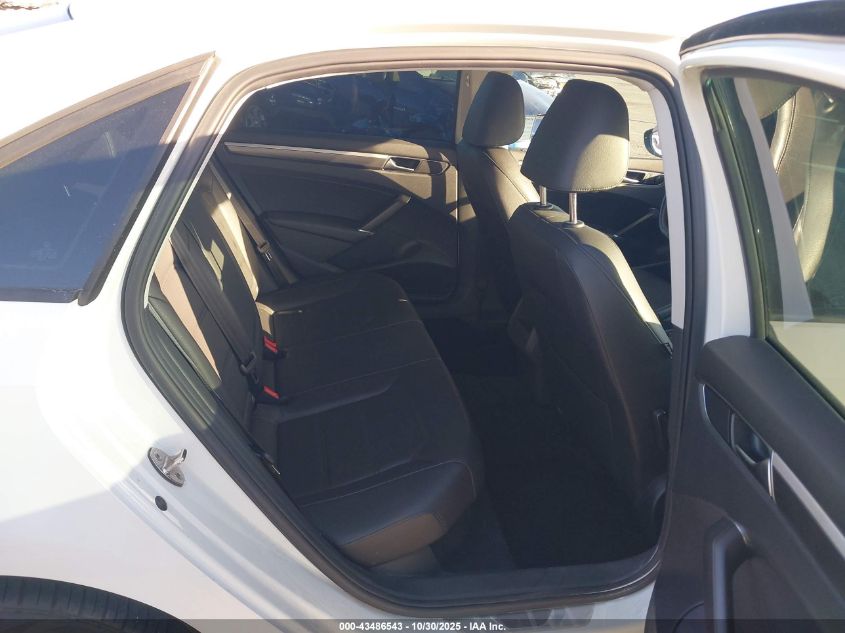 2018 Volkswagen Passat 2.0T R-Line/2.0T S VIN: 1VWAA7A35JC022477 Lot: 43486543