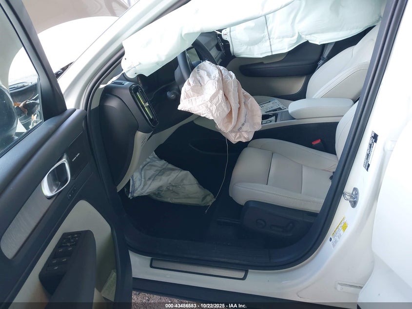 2024 VOLVO XC40 B5 PLUS DARK THEME YV4L12UL6R2380020