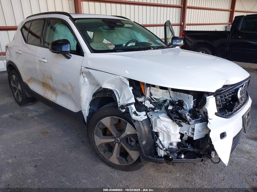 2024 VOLVO XC40 B5 PLUS DARK THEME YV4L12UL6R2380020