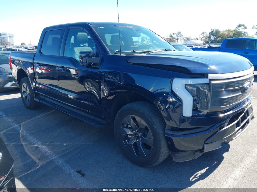 FORD F-150 LARIAT