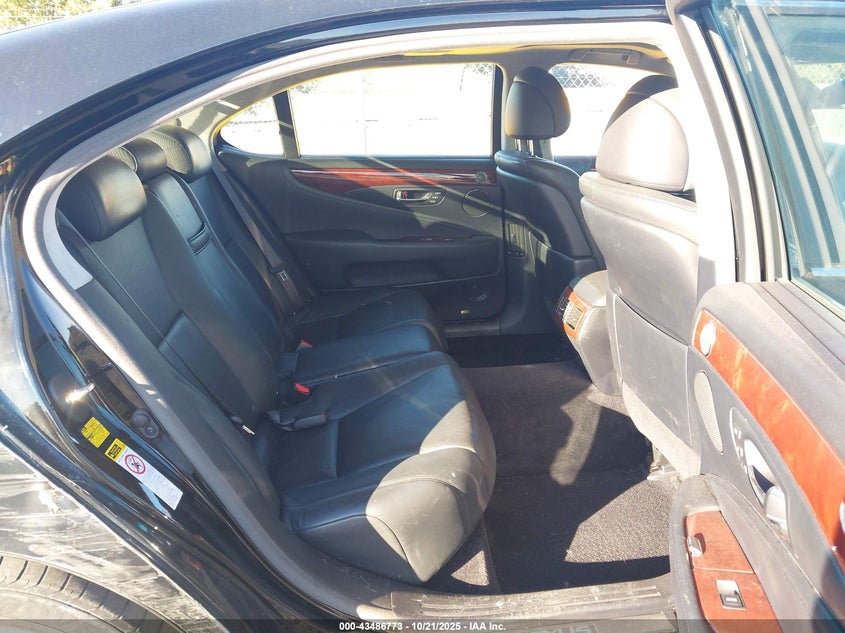 JTHGL46F075013562 2007 LEXUS LS photo no. 8