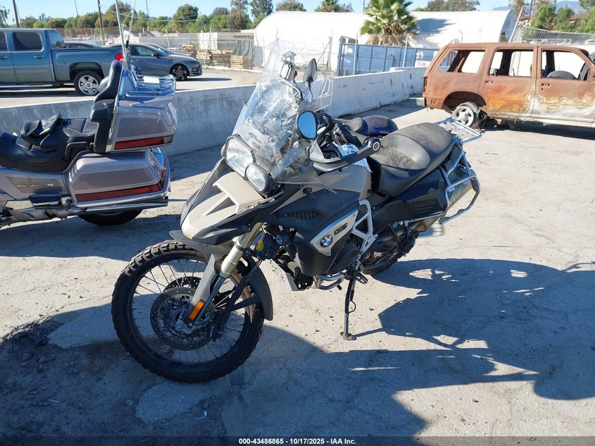 WB10B6506HZ662708 2017 BMW F 800 photo no. 2