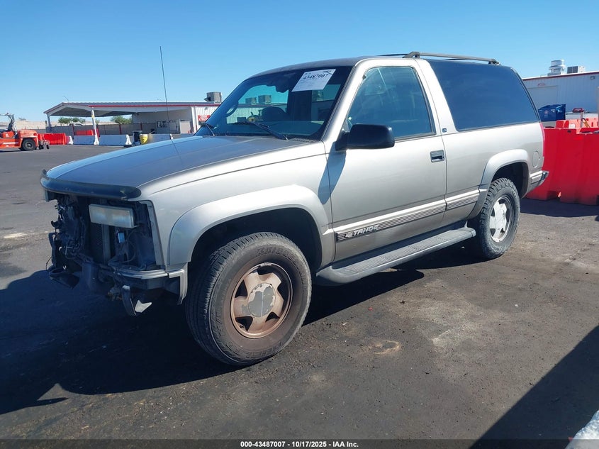 3GNEK18R0XG101772 1999 CHEVROLET TAHOE photo no. 2