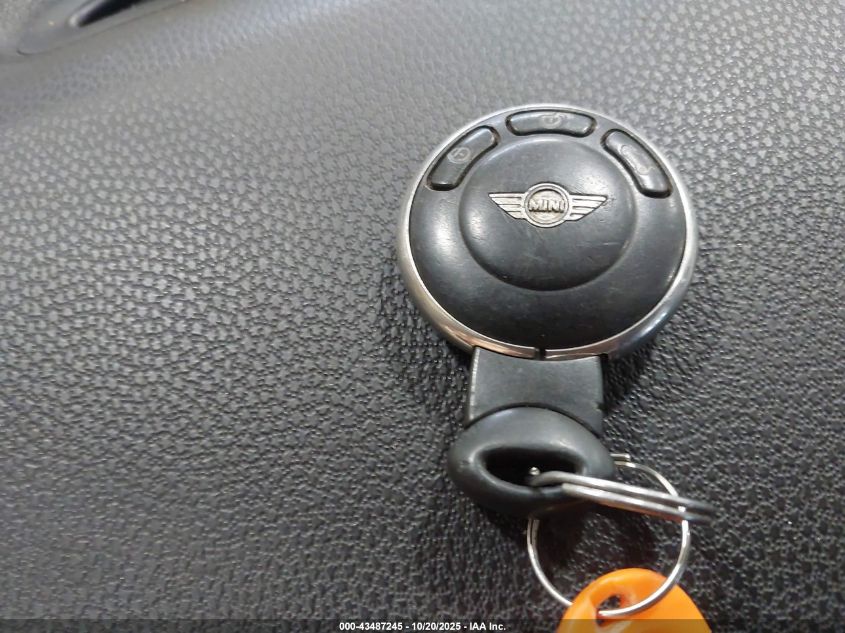 2009 Mini Cooper VIN: WMWMF33569TW71335 Lot: 43487245