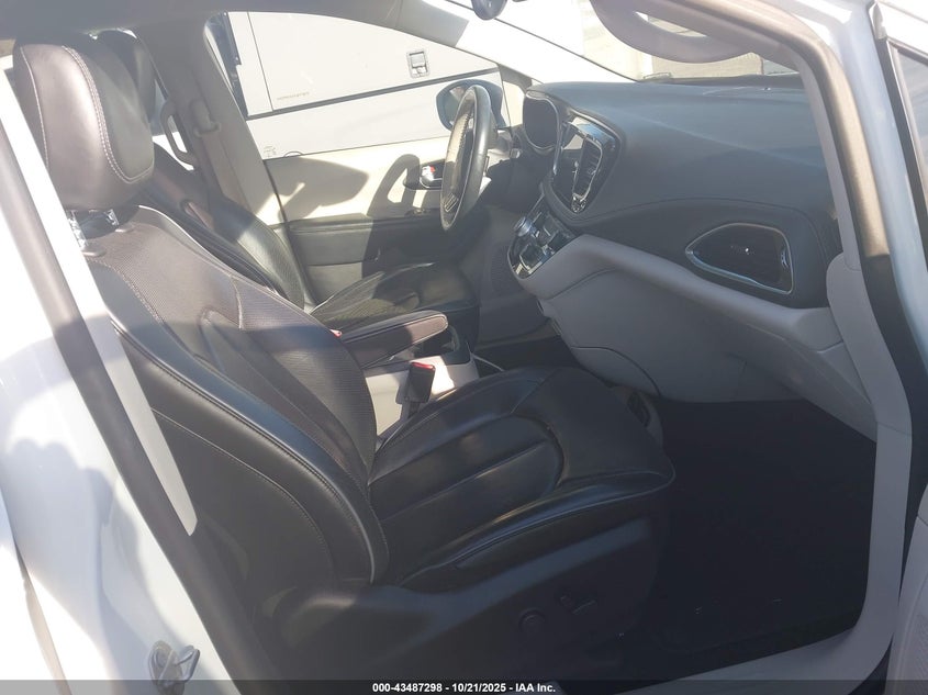 2019 CHRYSLER PACIFICA LIMITED - 2C4RC1GG6KR552053