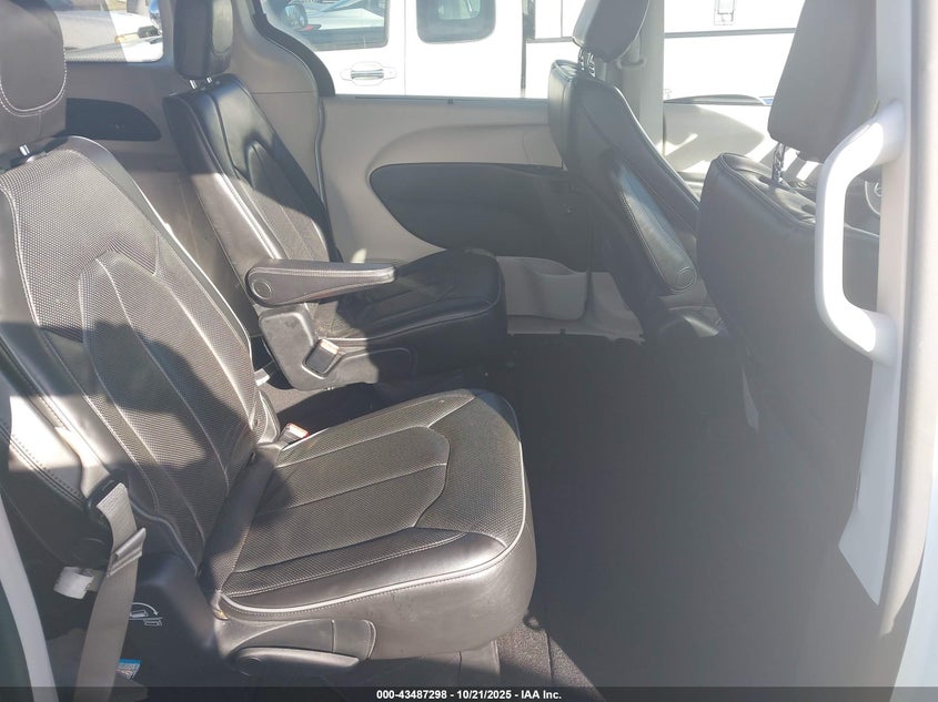 2019 CHRYSLER PACIFICA LIMITED - 2C4RC1GG6KR552053