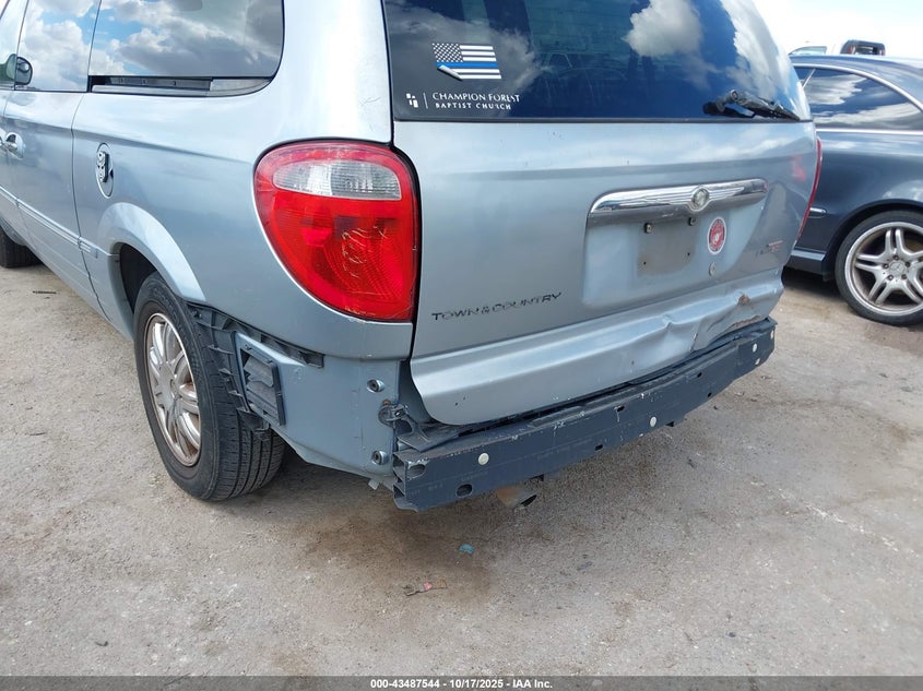 2005 Chrysler Town & Country Limited VIN: 2C8GP64L15R196995 Lot: 43487544