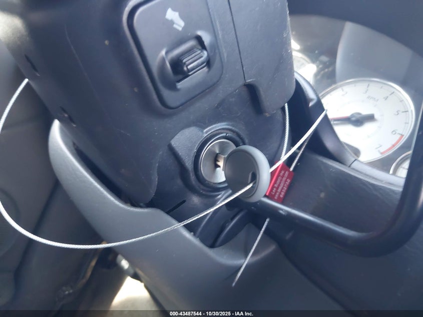 2005 Chrysler Town & Country Limited VIN: 2C8GP64L15R196995 Lot: 43487544