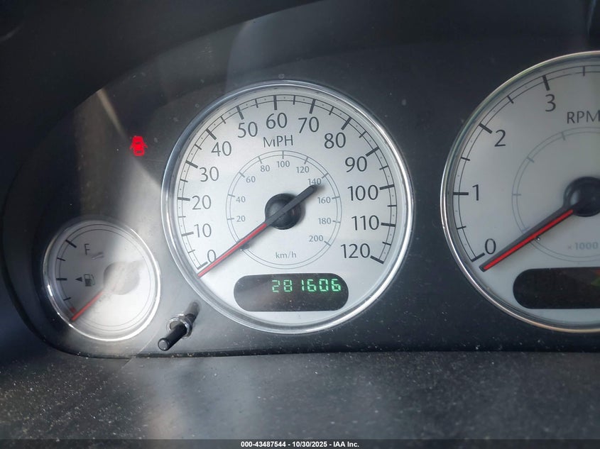 2005 Chrysler Town & Country Limited VIN: 2C8GP64L15R196995 Lot: 43487544