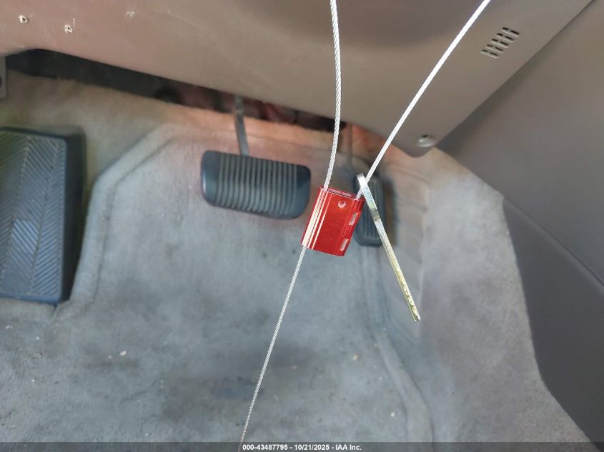 2000 Toyota Camry Le VIN: 4T1BG22K1YU623951 Lot: 43487795