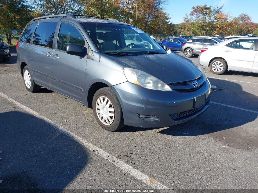 TOYOTA SIENNA LE