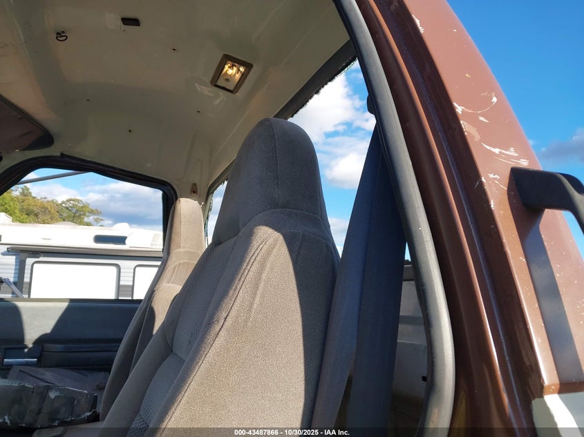 1GBJ7H1P9WJ101166 1998 CHEVROLET C/K photo no. 8