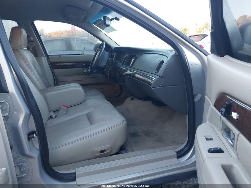 2MEBM7FV3AX618360 2010 MERCURY GRAND MARQUIS photo no. 5