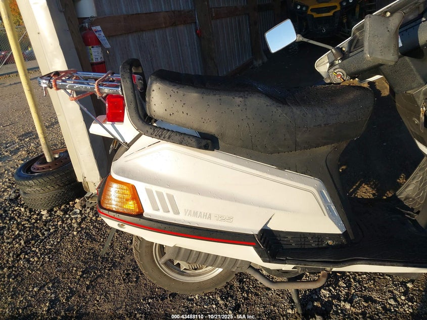 JYA3EKC03YA040337 2000 YAMAHA  photo no. 8