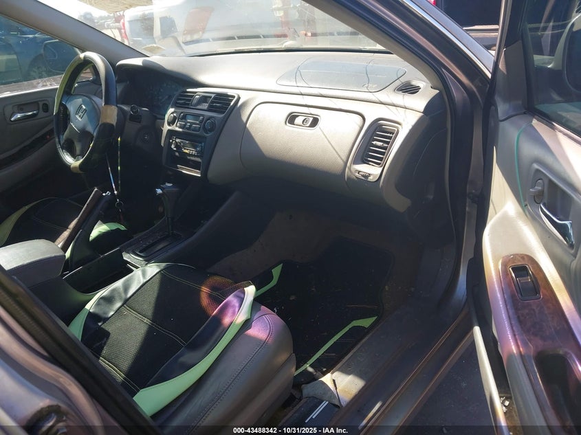 1HGCG1654YA014234 2000 HONDA ACCORD photo no. 5