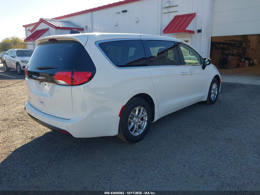 2C4RC1CG9TR173099 2026 CHRYSLER VOYAGER photo no. 4