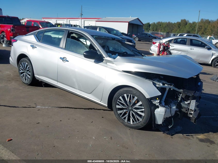 NISSAN ALTIMA SV FWD