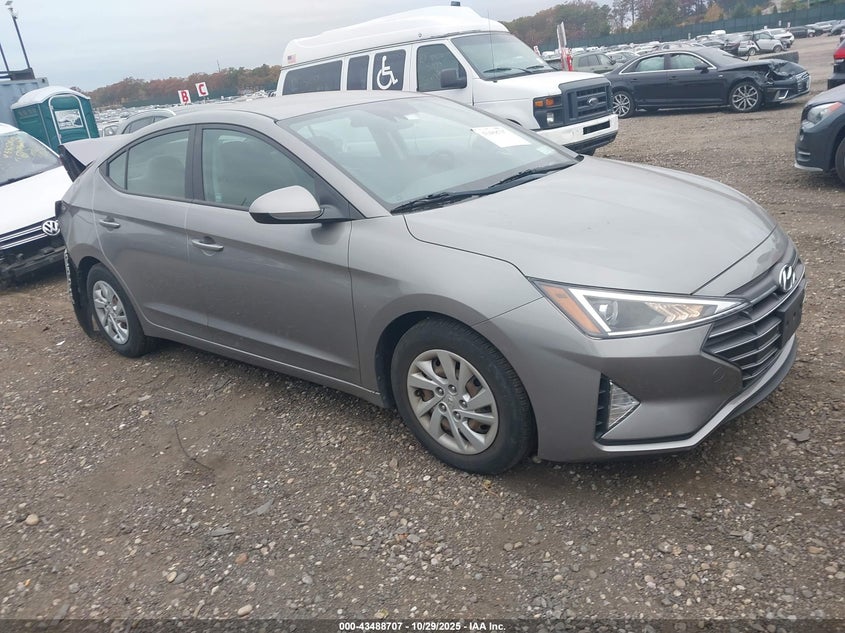 HYUNDAI ELANTRA SE