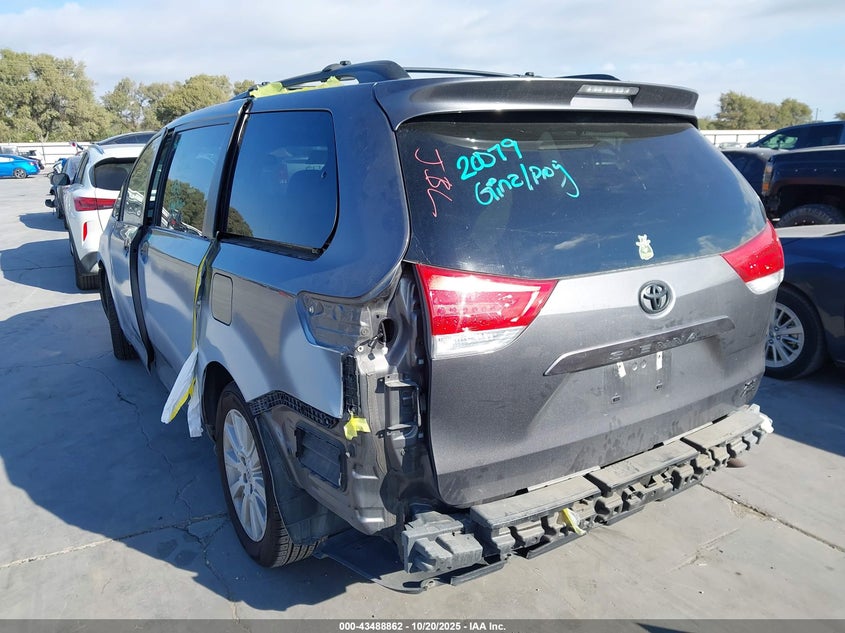 5TDDK3DC6BS019301 2011 TOYOTA SIENNA photo no. 3