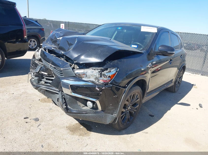 JA4AP3AU3HZ035488 2017 MITSUBISHI OUTLANDER photo no. 2