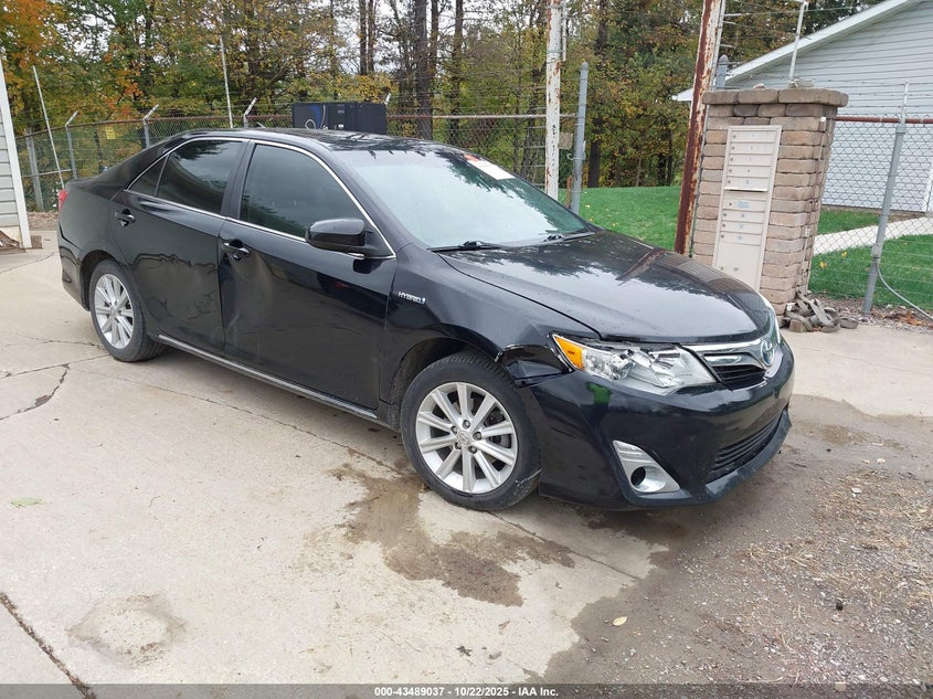 TOYOTA CAMRY HYBRID XLE
