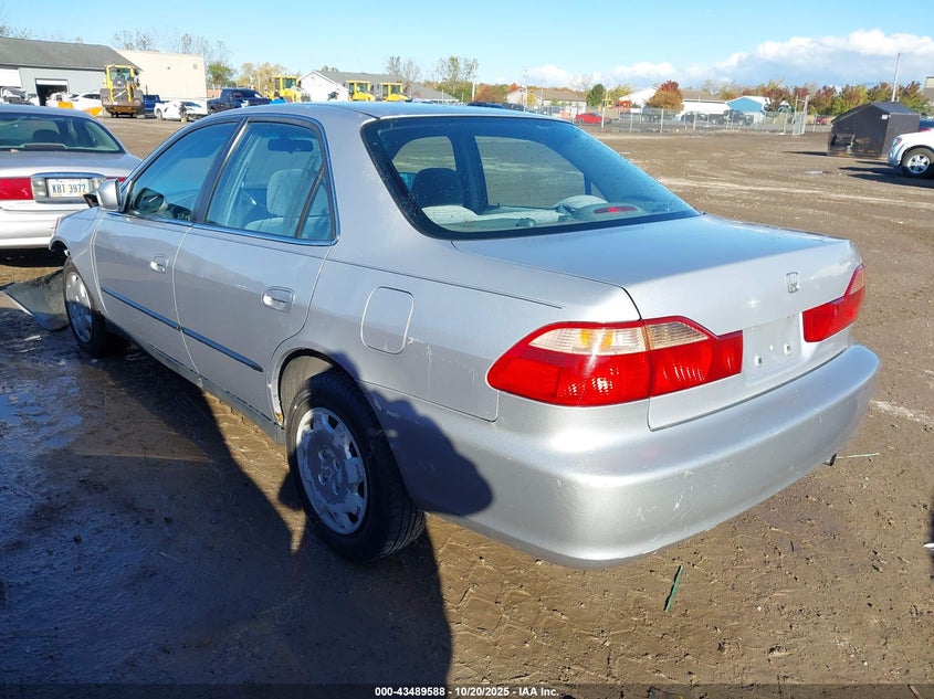 1HGCG5647YA038672 2000 HONDA ACCORD photo no. 3