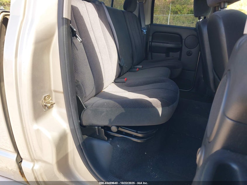 2005 Dodge Ram 1500 Slt/Laramie VIN: 1D7HU18D75S221715 Lot: 43489648