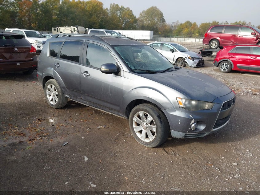 MITSUBISHI OUTLANDER SE