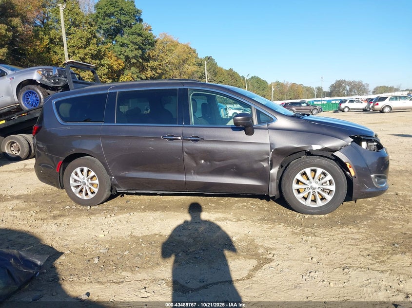 2019 Chrysler Pacifica Touring Plus VIN: 2C4RC1FG4KR594111 Lot: 43489767