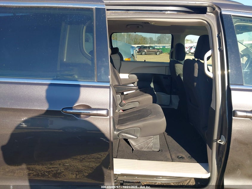 2019 Chrysler Pacifica Touring Plus VIN: 2C4RC1FG4KR594111 Lot: 43489767