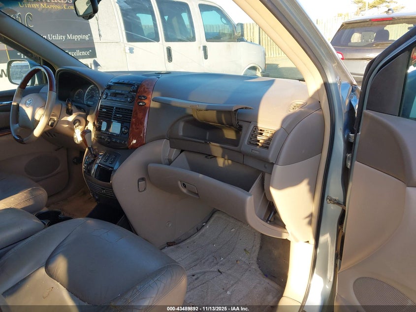 AtlanticExpress - Toyota Sienna