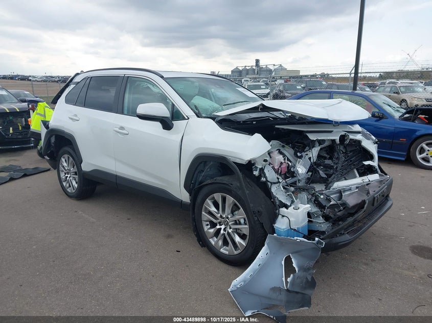 TOYOTA RAV4 XLE PREMIUM