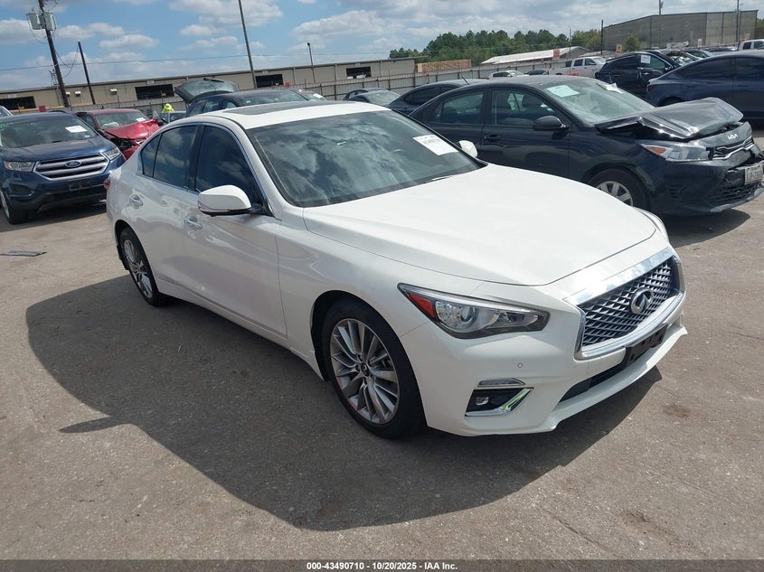 INFINITI Q50 LUXE AWD