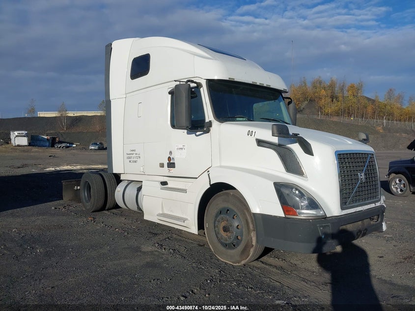 VOLVO VN 2013. Lot# 43490874. VIN 4V4NC9TG5DN558028. Photo 1