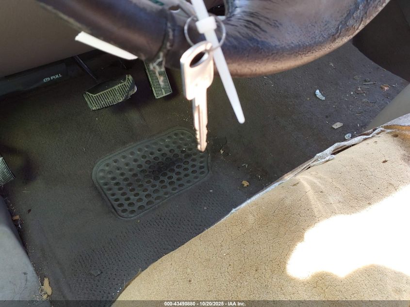 2000 Ford Super Duty F-250 Lariat/Xl/Xlt VIN: 1FTNW20F4YEE30441 Lot: 43490880