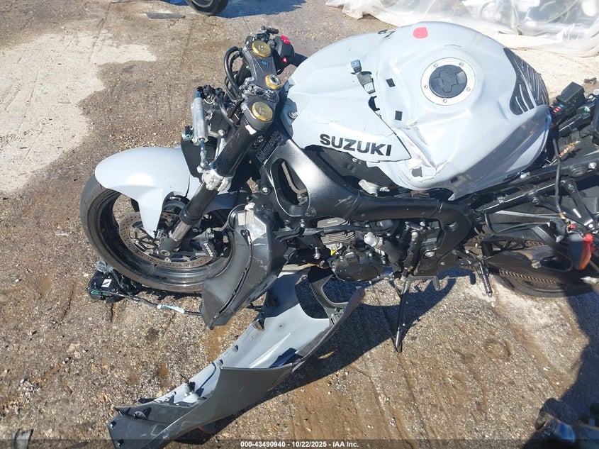 2022 Suzuki Gsx-R1000 VIN: JS1DM11F9N7100024 Lot: 43490940