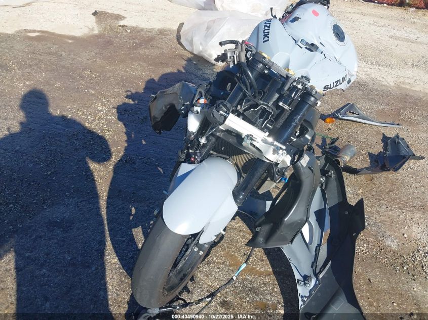 2022 Suzuki Gsx-R1000 VIN: JS1DM11F9N7100024 Lot: 43490940