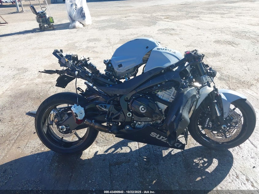 2022 Suzuki Gsx-R1000 VIN: JS1DM11F9N7100024 Lot: 43490940