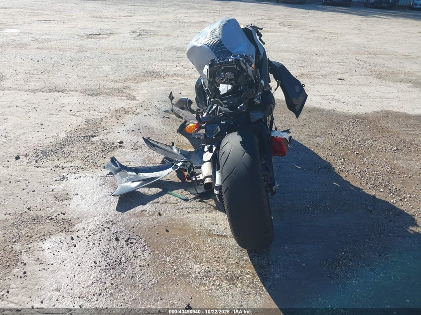 2022 Suzuki Gsx-R1000 VIN: JS1DM11F9N7100024 Lot: 43490940