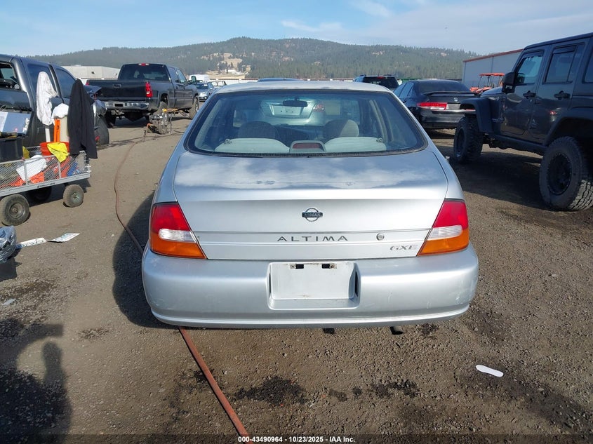 1999 Nissan Altima Gle/Gxe/Se/Se-L/Xe VIN: 1N4DL01D4XC126810 Lot: 43490964