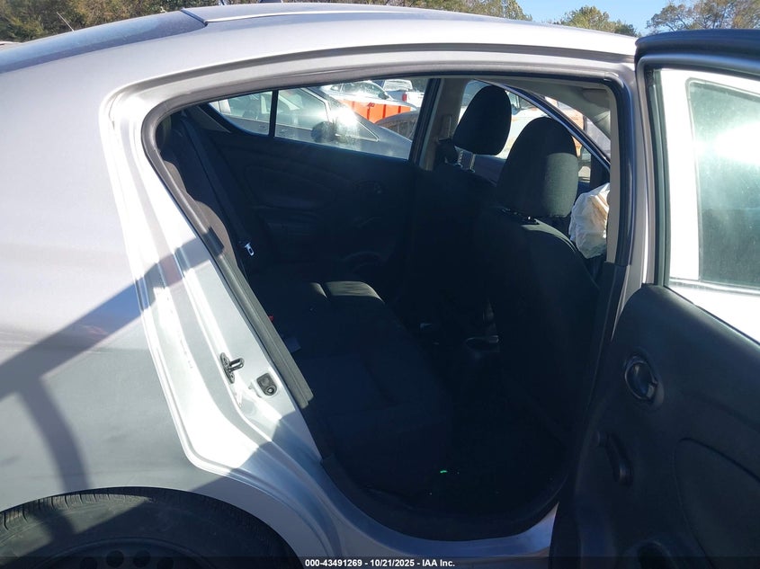 2019 NISSAN VERSA 1.6 S 3N1CN7AP0KL830831