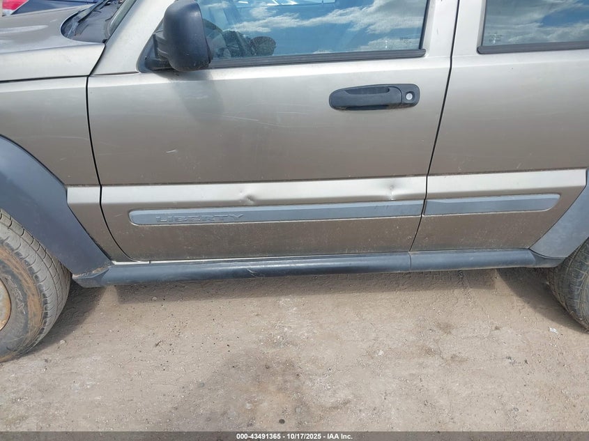 1J4GK48K55W621500 2005 JEEP LIBERTY (NORTH AMERICA) photo no. 12