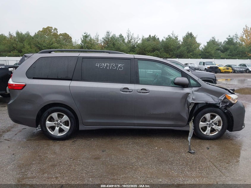 5TDKZ3DC2JS909120 2018 TOYOTA SIENNA photo no. 13