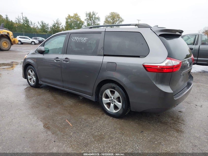 5TDKZ3DC2JS909120 2018 TOYOTA SIENNA photo no. 3