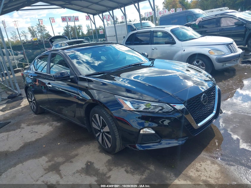 NISSAN ALTIMA SV FWD