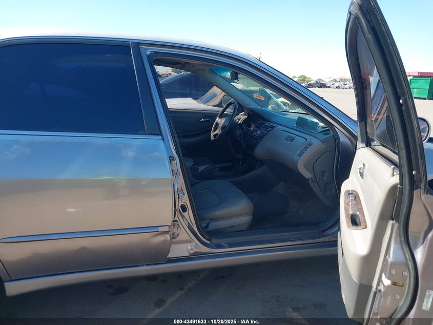 1HGCG1650YA026204 2000 HONDA ACCORD photo no. 5