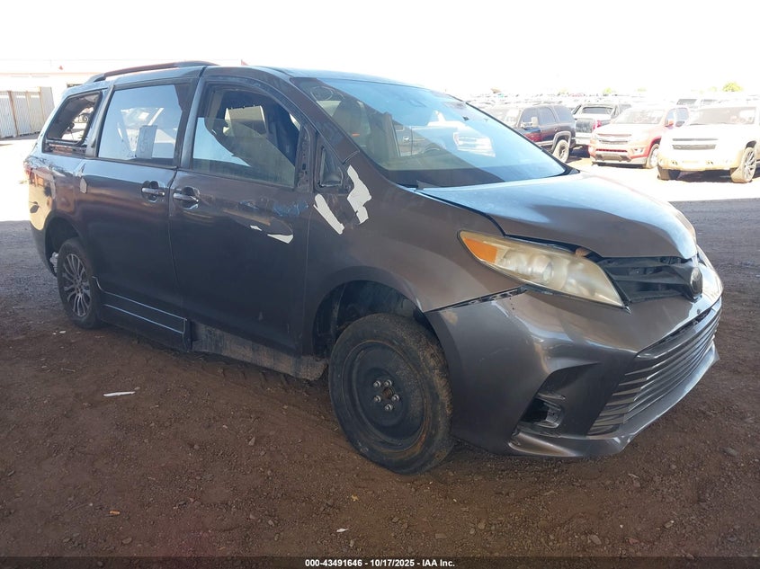 5TDYZ3DC9KS996722 2019 Toyota Sienna Xle 8 Passenger auction photo 1