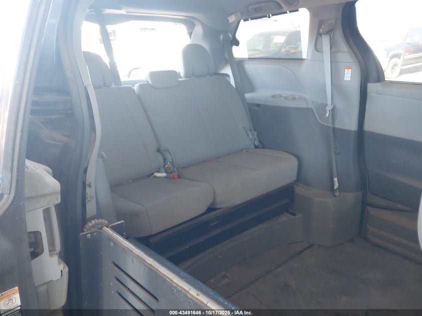 2019 Toyota Sienna Xle 8 Passenger VIN: 5TDYZ3DC9KS996722 Lot: 43491646