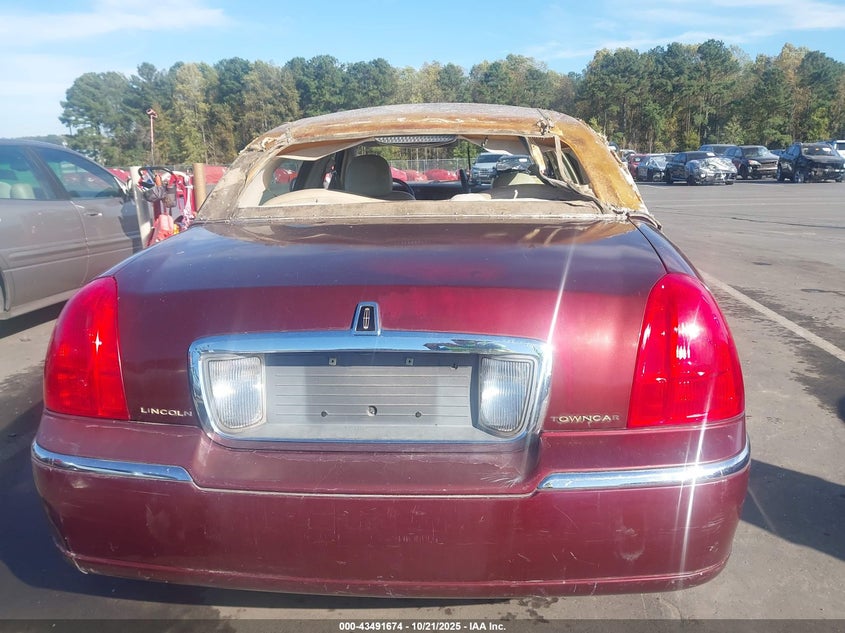 2003 Lincoln Town Car Executive VIN: 1LNHM81W83Y646350 Lot: 43491674